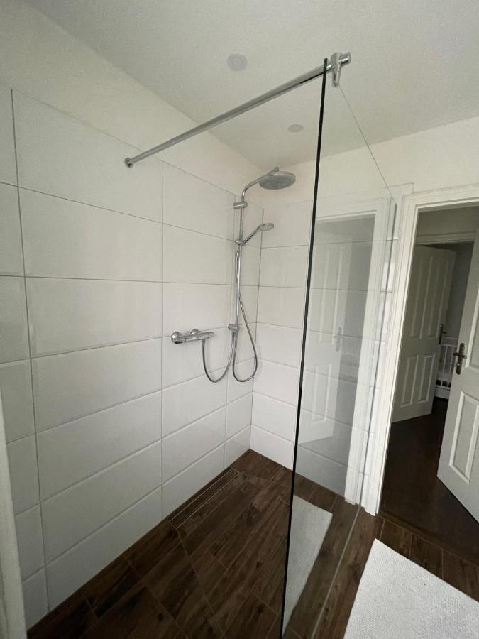 Villa Wohnen Im Reihenhaus Auf Zeit In Luebeck Esterno foto
