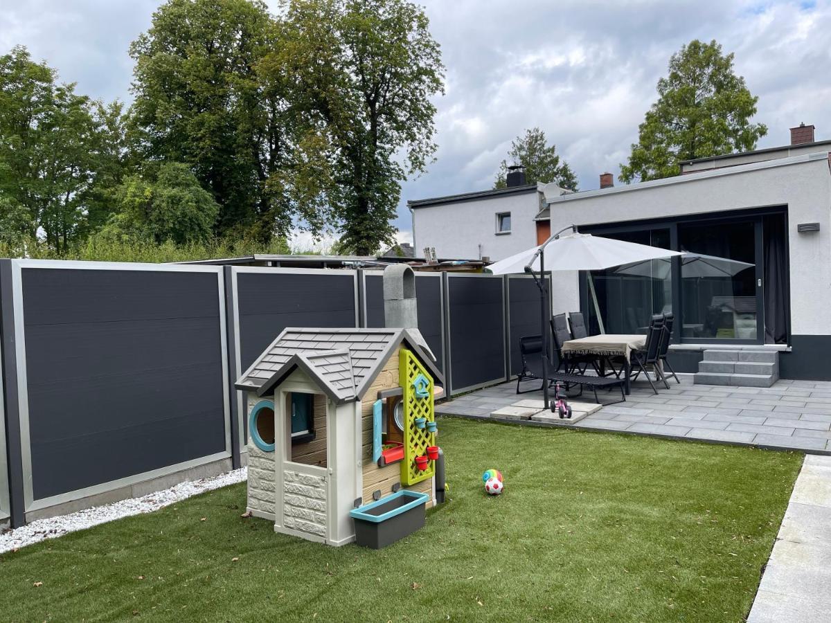 Villa Wohnen Im Reihenhaus Auf Zeit In Luebeck Esterno foto